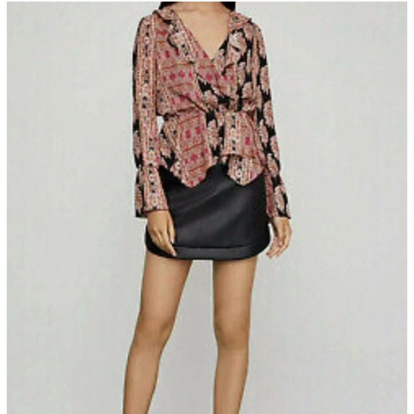 BCBGMAXAZRIA Printed Long Sleeve V-Neck Surplice Woven Asymmetrical Hem Blouse - Picture 5 of 15